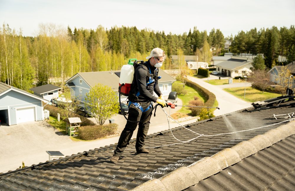 Sammaleenpoisto-Aineen-levitys Sammaleenpoisto-Aineen-levitys